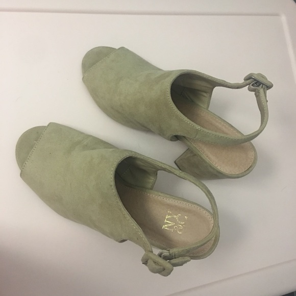 New York & Company Chunky Block Heels Sandals Size 6 - Picture 1 of 6